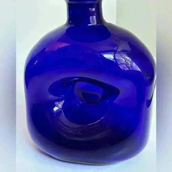 Hand blown cobalt  glass pinch decanter with clear glass stopper - Picture 2 of 4